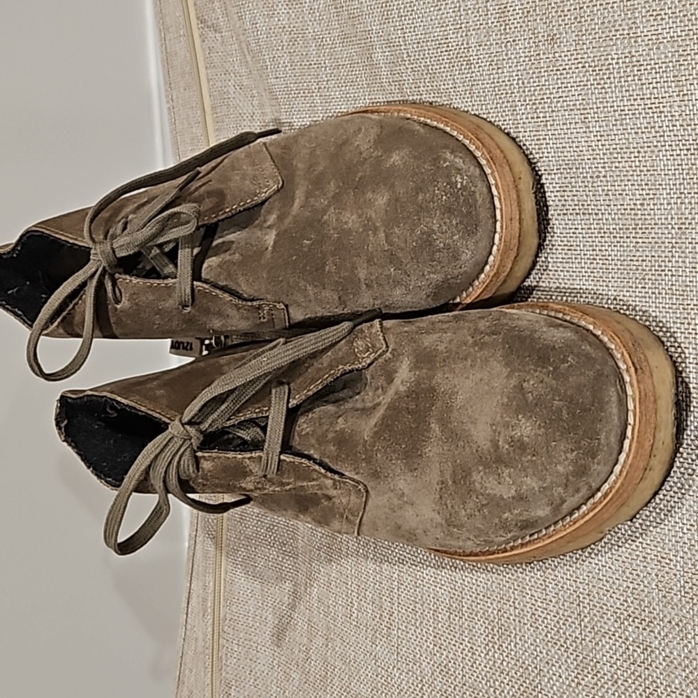 Vince Women beige suede boots, LIKE NEW. Size 7. Made in Italy
